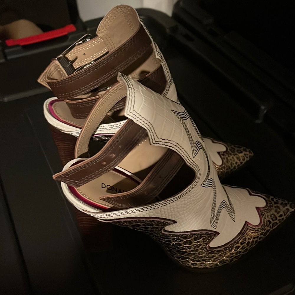 Donald/Pliner size 9 never worn